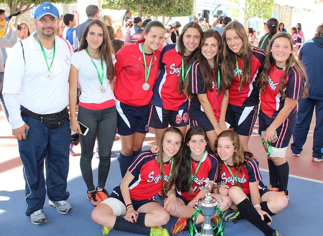 阿里纳斯：湖人总在尝试高难度出手，文森特都无视詹姆斯要球